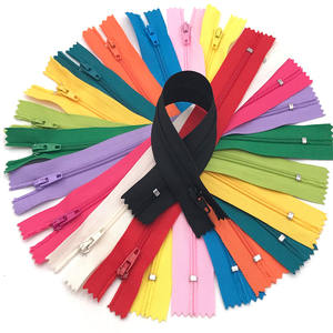 Dawei卸売ソーイングアクセサリー #3色高品質ナイロンジッパー衣服アクセサリー仕立てアクセサリージッパーロール - Product Image 2