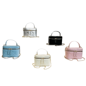 Bolso de Mano para Mujer, Moderno y Sencillo, Verano 2025, Bolso Pequeño Cuadrado, Bolso Bandolera con Cadena, Venta al por Mayor - Product Image 1