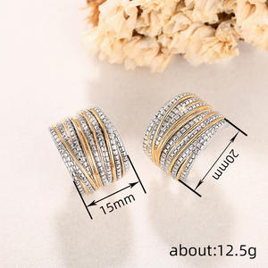 Modernos Pendientes de Clip Chapados en Oro Blanco con Cristales de Estrás en Talla Canal para Mujer, Joyería de Moda para Fiestas - Product Image 5