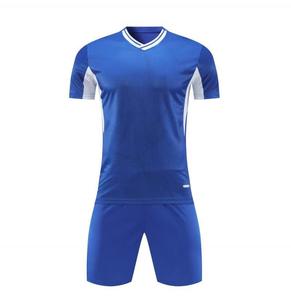 25 maillots de football hautement personnalisés. Nous prenons en charge les commandes que nos concurrents n'osent pas prendre en charge. Contactez-nous pour plus d'informations. - Product Image 2