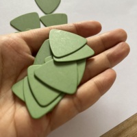 2024 100 pièces médiators de guitare personnalisés 346 Triangle forme Pom Poly acétal Delrin médiators de guitare