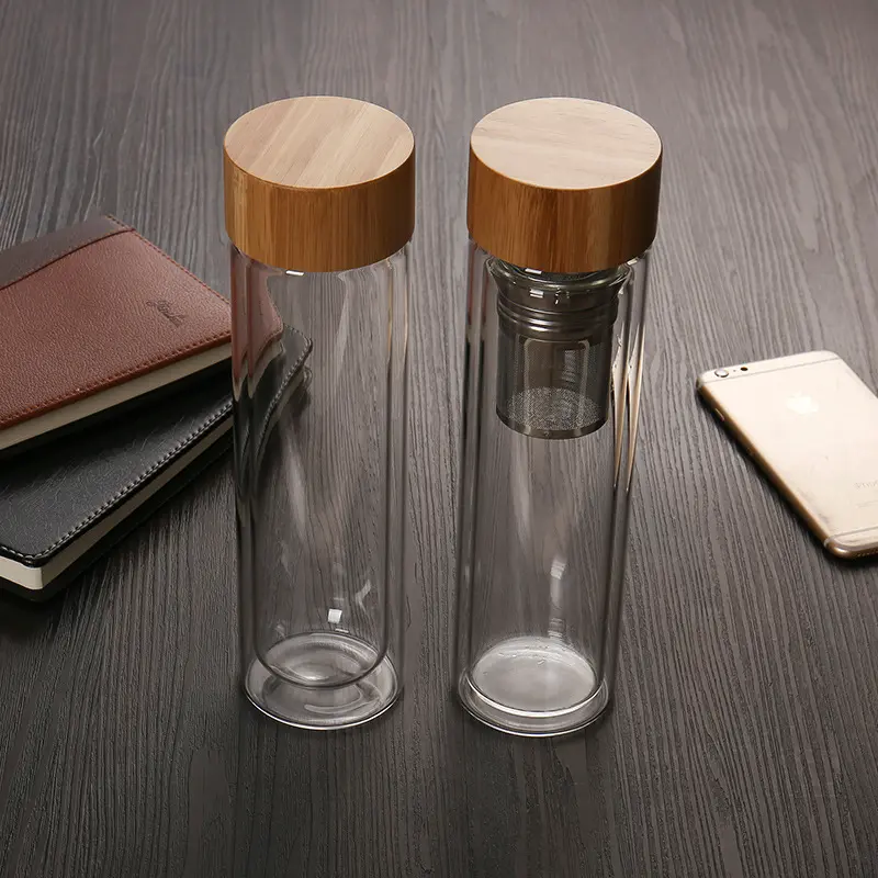 Logo personnalisé Double mur bouteilles en verre fabricant vente thé fruit filtre infuseur bouteille d'eau avec couvercle en bambou top