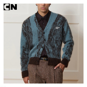 Cardigan en laine mohair brossée et moelleuse, coupe décontractée pour homme, avec logo personnalisé, certifié GRS, pour l'hiver - Product Image 2