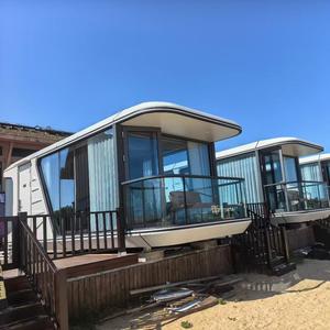 Capsule spatiale Apple Pod au design moderne, mini-maison préfabriquée avec caractéristiques agricoles, présentant une conception de cabane contemporaine - Product Image 2