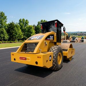 รถบดถนนแบบสั่นสะเทือน CAT CS683E ขนาด 18 ตัน แบบดรัมคู่ เครื่องยนต์ดีเซล ความสามารถในการขึ้นเนิน 25% ความเร็วในการเคลื่อนที่ 0~12 กม./ชม. รุ่นปี 2021 - Product Image 1