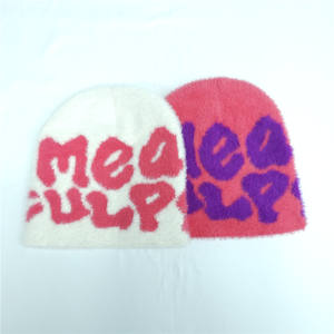 Gorro de Punto Jacquard con Diseño de Llamas Personalizado, Gorros Multicolores para el Invierno, Cálidos y con Estampado de Cuadros - Product Image 2