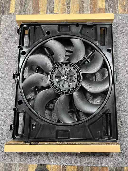 Auto parts engine cooling fan/electronic fan assembly OEM 84826624 