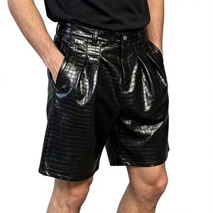 Pantalones cortos de hombre de cintura alta, negros, con revestimiento de PU, con pliegues y bolsillos, estilo casual, largo Bermuda - Product Image 3