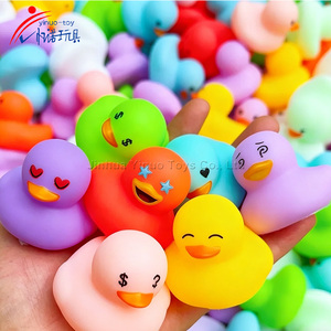 Vente en gros <span class=keywords><strong>de</strong></span> décorations <span class=keywords><strong>de</strong></span> canards en caoutchouc à drapeau américain patriotique, jouets <span class=keywords><strong>de</strong></span> style militaire pour la décoration du guidon <span class=keywords><strong>de</strong></span> voiture ou <span class=keywords><strong>de</strong></span> jeep, accessoires - Product Image 4