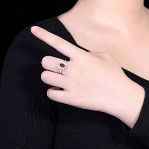 Joyería de lujo SGARIT, anillo de oro macizo de 18 quilates con rubí natural sin calentar color sangre de paloma, con 14 diamantes de 0.07 quilates y 24 zafiros blancos. - Product Image 5