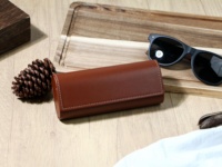 Estuche para Gafas de Sol Cuadrado de PVC, Certificado por el Estándar Global de Reciclaje, Tamaño Pequeño, Excelente Sensación al Tacto, Adecuado para Guardar y Transportar Gafas