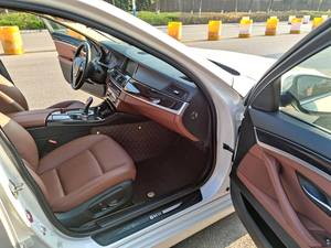 B-M-W 520Li Elegance 2014 2.0T Automatica, Berlina di Lusso Tedesca, Passo Lungo, Potenza Turbo, Comfort Premium, Guida a Sinistra, Interni in Pelle Scura, R17 - Product Image 6