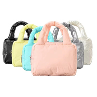 Tas Tangan Wanita Mini Anti Air Custom Logo Grosir, Tas Jinjing Quilted Portable Kecil, Tas Jinjing Nylon Berlapis dengan Pegangan Atas untuk Wanita