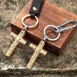 Porte-clés en alliage de zinc avec motif celtique tressé et sangle en cuir, cadeau unisexe - Product Image 2