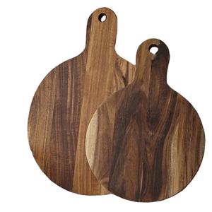 Tabla de Cortar de Madera de Acacia Personalizada Crafted Treasures con Asa de Aluminio, Fácil de Limpiar, Sostenible para Uso en el Hogar y Restaurantes - Product Image 1