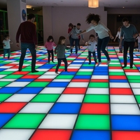 Proveedor de Equipos para Áreas de Juego Interiores, Baldosas Interactivas LED Pixel para Piso, para Zonas Infantiles en Centros Comerciales