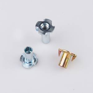 दीन 1624 ग्रेड 4.8 मीट्रिक आकार गैल्वेनाइज्ड कार्बन स्टील लकड़ी सम्मिलित फर्नीचर चार पंजे 4 आयामी टी नट्स - Product Image 2