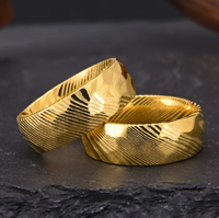 Bague Faite à la Main en Acier Damas 8mm, Bijoux Tendance pour Homme, Bague en Acier Damas Plaqué Or 18K pour Mariage ou Fiançailles