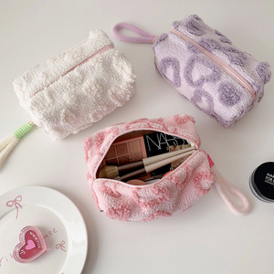 Bolsa de Maquillaje de Felpa con Forma de Corazón Estilo Ins, Bolsa de Almacenamiento de Gran Capacidad y Bolsa de Aseo Portátil para Chicas - Product Image 2