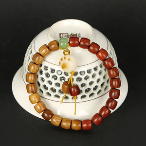 Bracelet de méditation en perles de bois de santal Vajra Bodhi, 108 perles rondes - Product Image 2