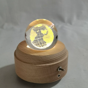 Nouvelle boîte à musique créative en cristal, boîte à musique rotative en bois, <span class=keywords><strong>d</strong></span>écoration festive pour la maison, cadeau <span class=keywords><strong>d</strong></span>'<span class=keywords><strong>anniversaire</strong></span> ou de Noël - Product Image 3