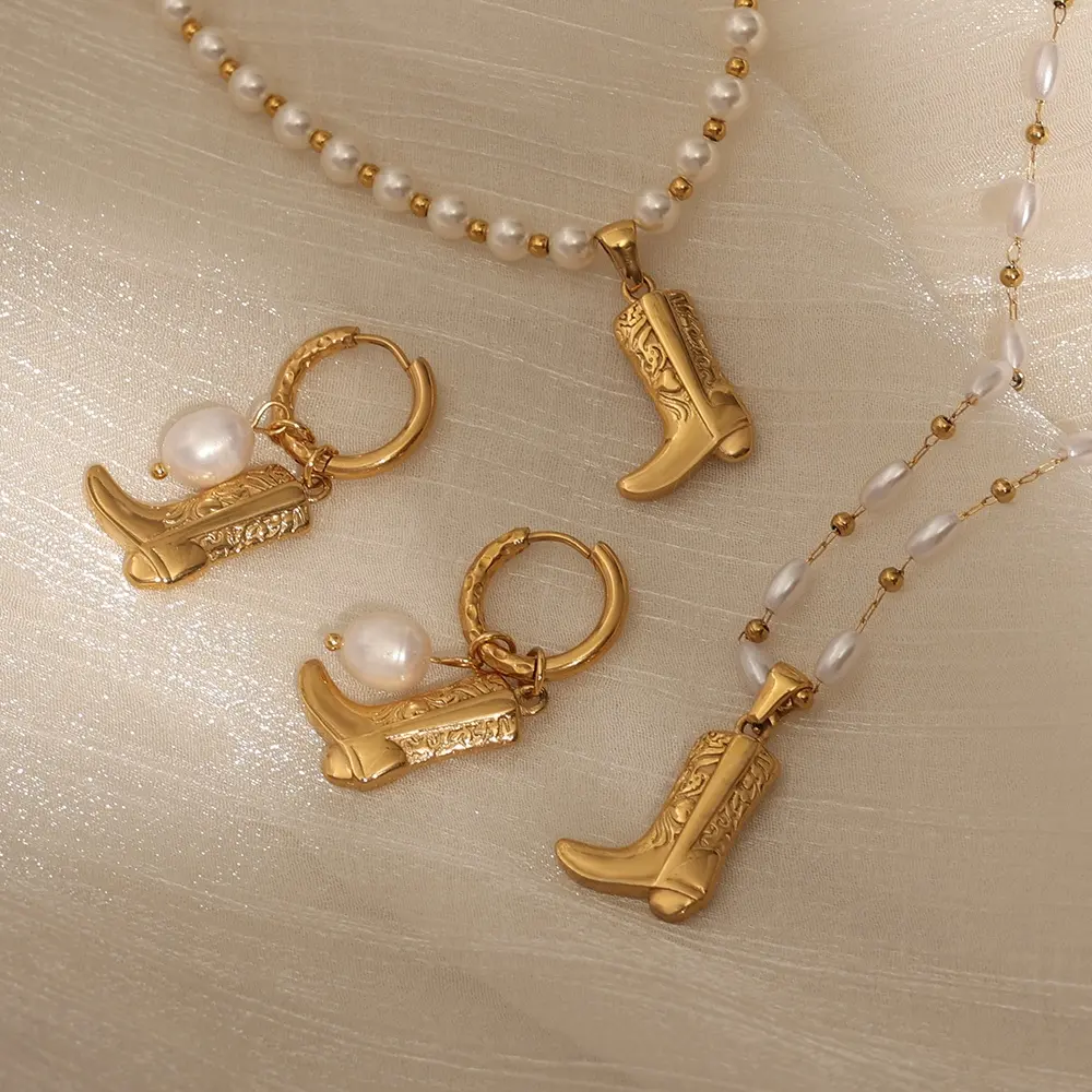 INS populer wanita 18k besi tahan karat berlapis emas mode Anti noda perhiasan Set Barat koboi Boot mutiara kalung