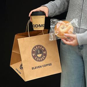 Sacs en papier kraft brun personnalisés avec poignées pour la restauration, la vente à emporter et les plats à emporter, avec votre propre logo imprimé - Product Image 6