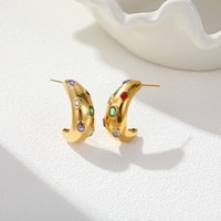 Boucles d'oreilles créoles en forme de C multi-pierres en zircon pour le bureau et les sorties, en acier inoxydable étanche plaqué or 18 carats, vente en gros de bijoux