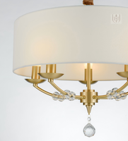 Lustre de luxe au design élégant avec abat-jour en tissu blanc et charnières dorées, éclairage de qualité supérieure pour la décoration de maison de style campagnard