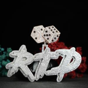 Colgante Personalizado de Doble Capa con Inicial de Moissanita de Phoenix Enterprise, Colgante Hip Hop de Plata 925 de Phoenix Enterprise - Product Image 3