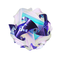 Lampe IQ en forme de boule avec apparence irisée, certifiée GRS OEKO de différentes tailles et couleurs