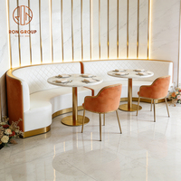 Ensemble de mobilier de café moderne et luxueux, écologique, avec table ronde en marbre, chaises, canapé, banquette et table pour restaurant