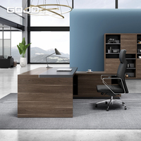 Bureau de direction moderne en bois de luxe avec panneau décoratif, construction robuste, montage facile pour bureau à domicile et bâtiment commercial