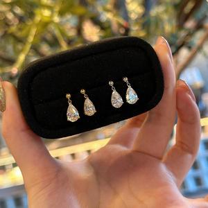 Pendientes de Plata de Ley S925 con Circonita en Forma de Gota de Agua Dinámica, de Alta Gama, en Oro de 18K, Elegantes y Frescos para Otoño e Invierno - Product Image 1