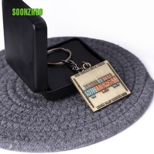 Coffret Cadeau d'Identité d'Entreprise : Porte-clés Métallique avec Option de Gravure Personnalisée, Prix de Gros pour Présent à <span class=keywords><strong>un</strong></span> Client Dirigeant lors d'une Réunion - Product Image 1