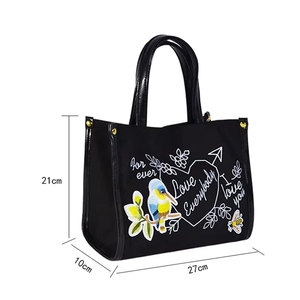 Sombreros de lujo para mujer y bolsos de mano negros de lona con grafiti de cuero PU OEM para mujer - Product Image 2