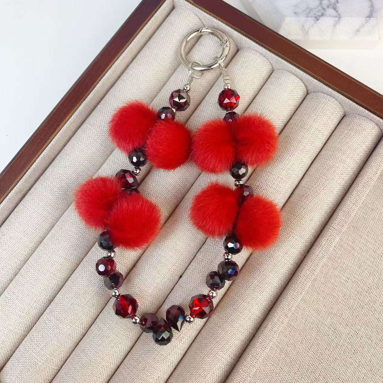 สไตล์ลูกบอลขนสีแดง