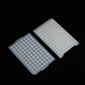 ฝาซิลิโคนสำหรับเพลท PCR ยี่ห้อ Hirozumi แบบ 96 หลุม สี่เหลี่ยม ลึก สำหรับเก็บสารเคมีในห้องปฏิบัติการ - Product Image 3
