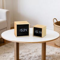 Horloge de bureau numérique électronique en bambou Creative Cube avec commande vocale, affichage de la température, calendrier et fonction snooze pour la maison et le bureau