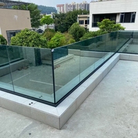 Garde-corps en verre sans cadre monté sur le sol/sur le sol/suspendu sur le côté, canal en U en aluminium, taille personnalisable pour le verre trempé.