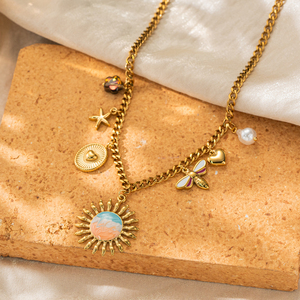 Collier à pendentif couronne en acier inoxydable 18k Pvd plaqué or non terni Collier à breloques fleur de coeur noeud pour femme - Product Image 2
