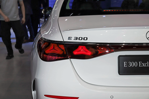 Mercedes-Benz Clase <span class=keywords><strong>E</strong></span> 2026 <span class=keywords><strong>E</strong></span> 260 Edición Deportiva 4953x1880x1479 con Sistema Híbrido Ligero, Autonomí<span class=keywords><strong>a</strong></span> >700km, Baterí<span class=keywords><strong>a</strong></span> de 30-50kWh, Venta al Por Mayor - Product Image 4