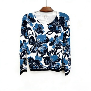 Blusa de Punto para Mujer OEM/ODM - Top de Punto de Manga Larga con Estampado Floral y Mezcla de Rayón - Product Image 1
