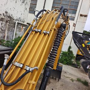 Vente flash : Mini-excavatrice SANY 215C, 22 tonnes, modèle 2022, haute qualité, fabrication Caterpillar, d'occasion, comprenant moteur, pompe et moteur. - Product Image 5