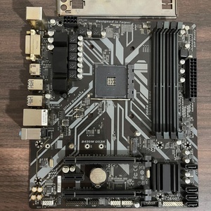 Placa Base B450M DS3H en Oferta, Placa Base Micro ATX con Socket AM4 y Memoria DDR4 - Product Image 1