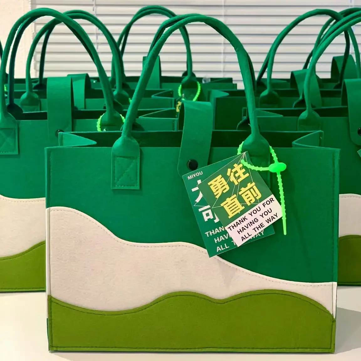 공장 공급 도매 봉우리 디자인 멀티 컬러 토트 백 선물 쇼핑백 여성 핸드백 가방