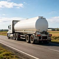 Semi-remorque citerne légère à structure basse gravité, idéale pour la distribution de carburant interurbaine aux stations-service