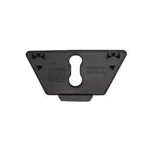 Cubierta Decorativa para la Cerradura del Maletero del Mazda 6 3, MZ314HSZSG BKC3-894-JH, Plástico, Estilo Clásico Plano - Product Image 1