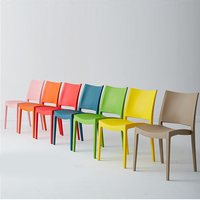 Chaise de salle à manger en plastique empilable moderne, poids lourd, polypropylène italien Pp, vente en gros de bar, appartement, salle de sport, salle de bain