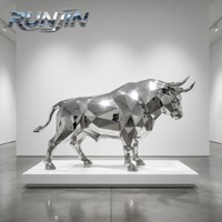 Statue de taureau en acier inoxydable de grande taille de qualité architecturale, finition miroir 8K, forgée à la main, art géométrique pour l'extérieur